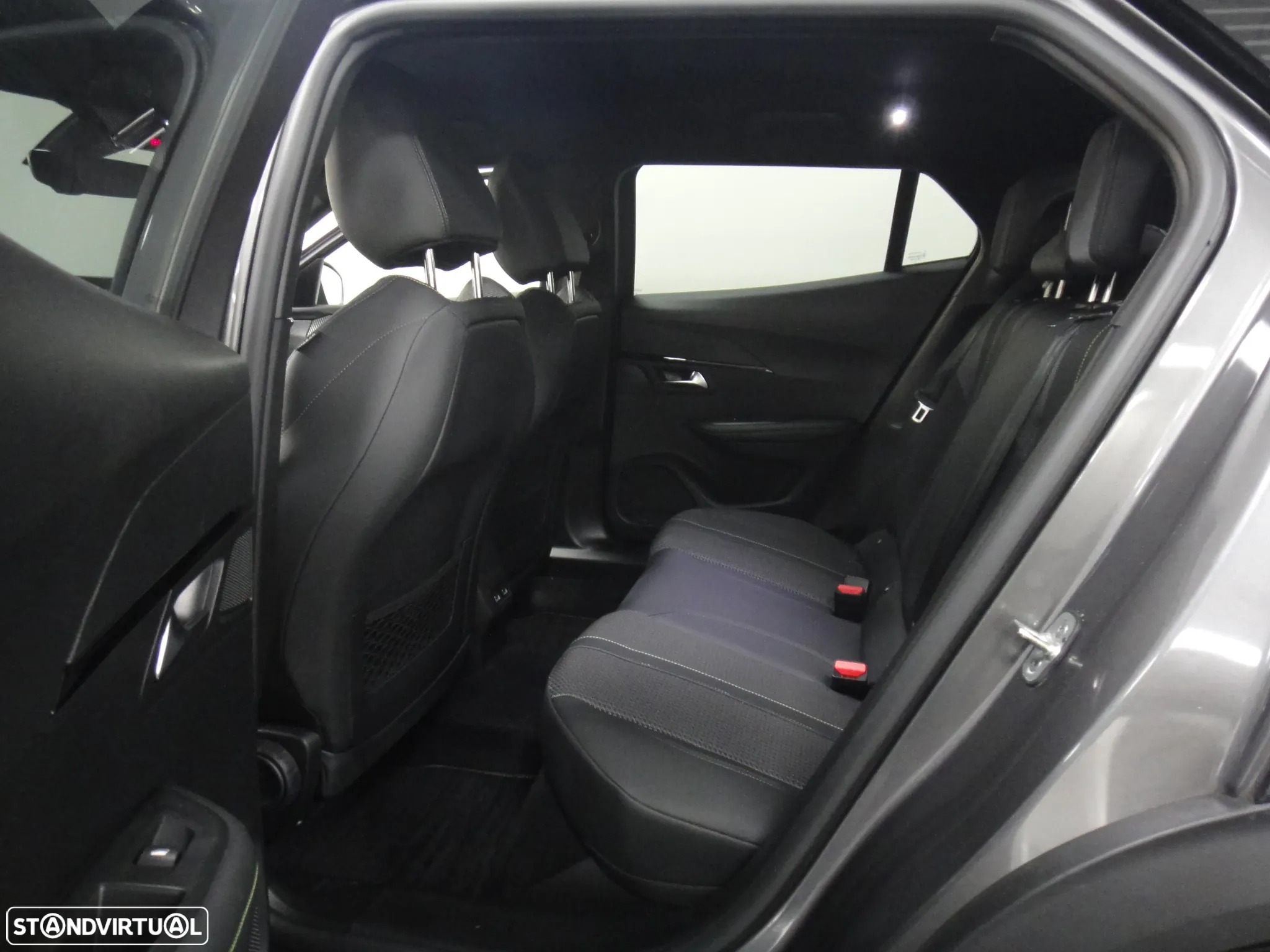 Peugeot 2008 1.2 PureTech GT EAT8 - 19