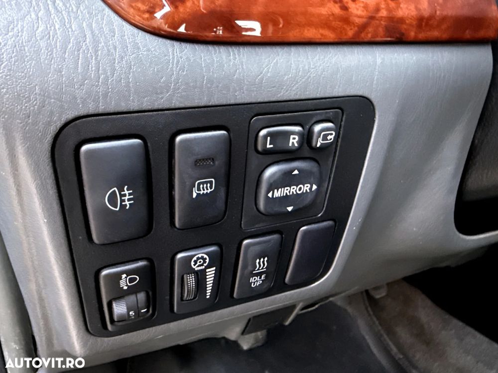Toyota Land Cruiser - 16