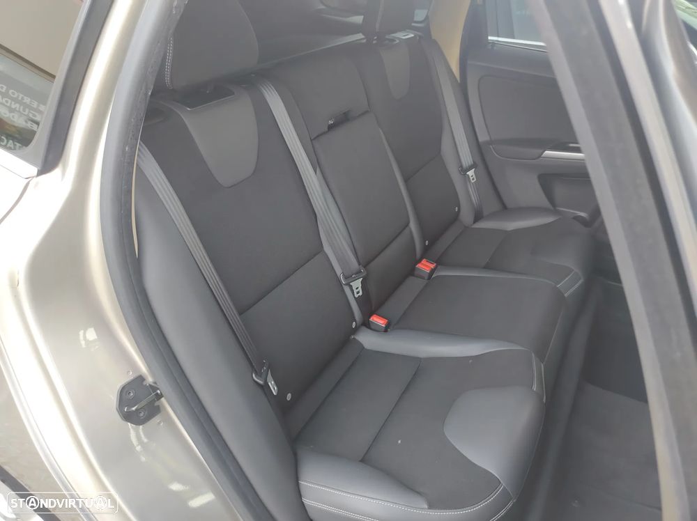 Volvo XC 60 2.0 D3 Drive Momentum Start/Stop - 17