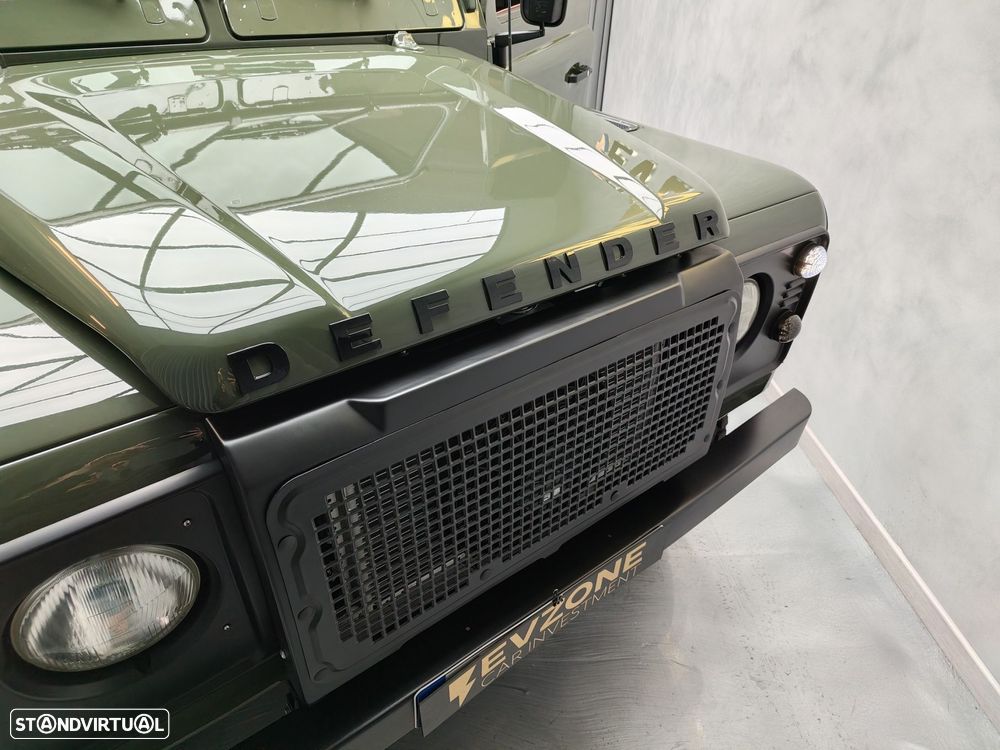 Land Rover Defender 130 - 21