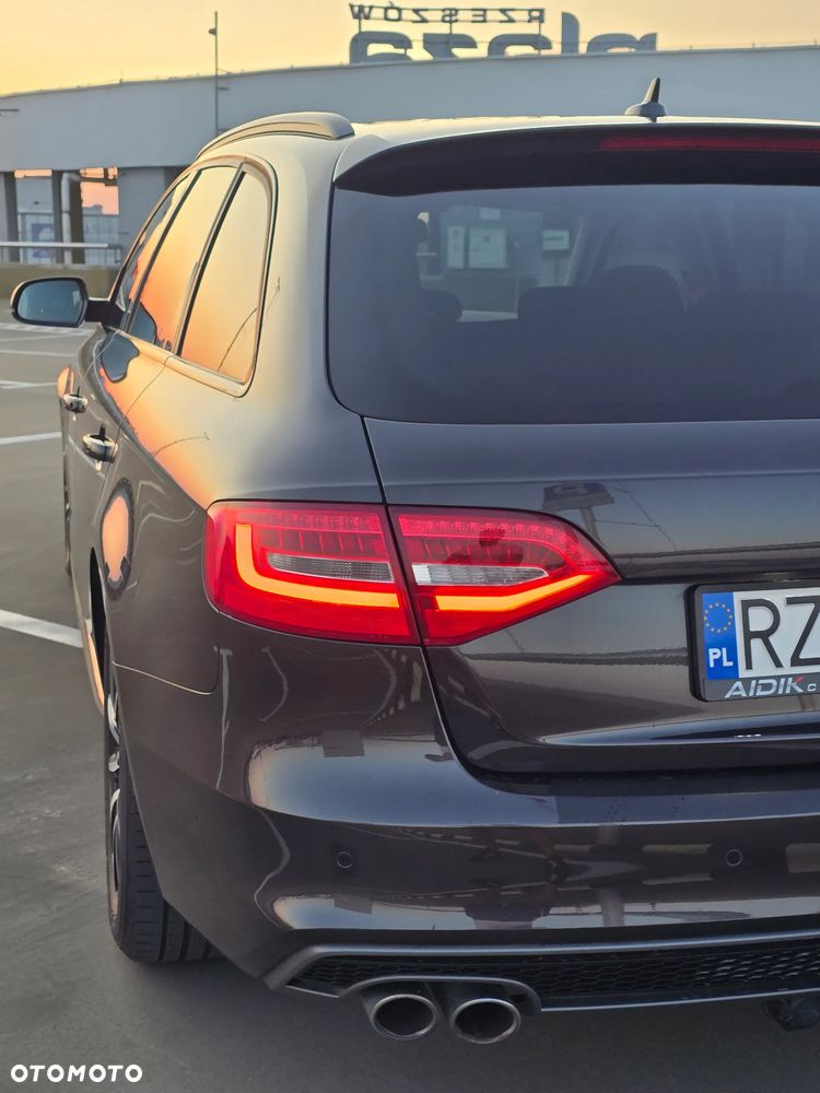 Audi A4 Avant 2.0 TDI DPF clean diesel multitronic S line Sportpaket - 5