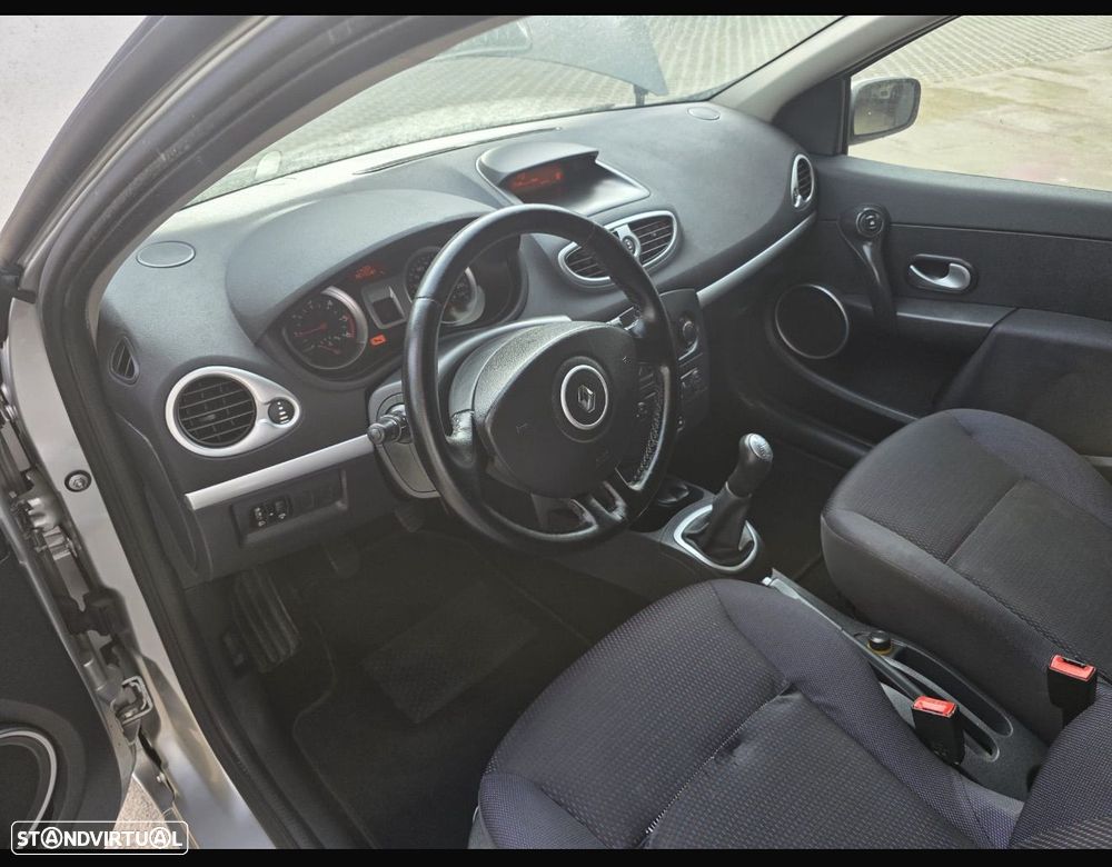 Renault Clio 1.5 dCi Dynamique S - 4