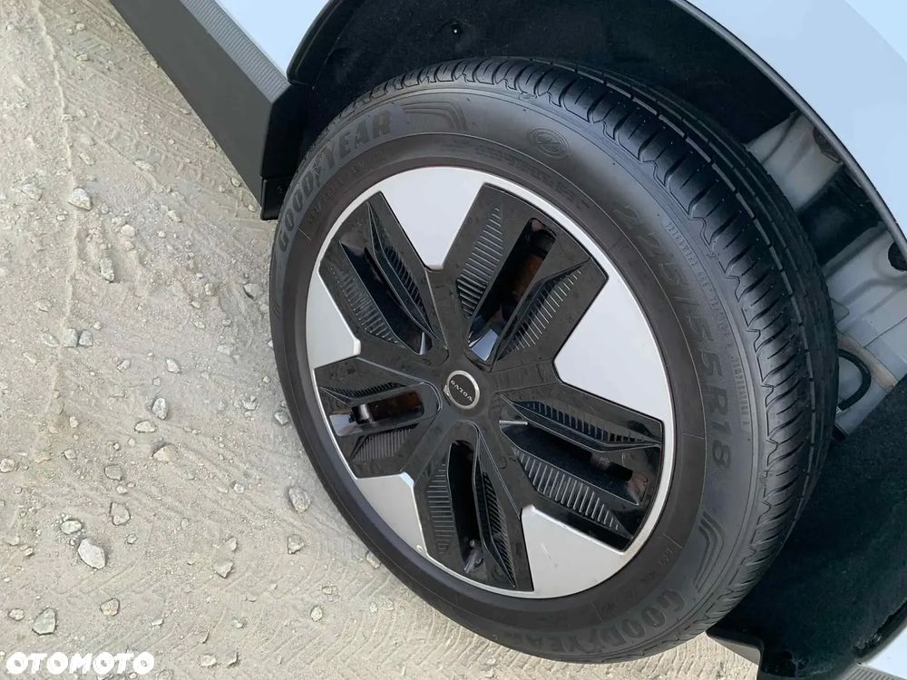 Volvo EX30 Single Motor Extended Range RWD Core - 18