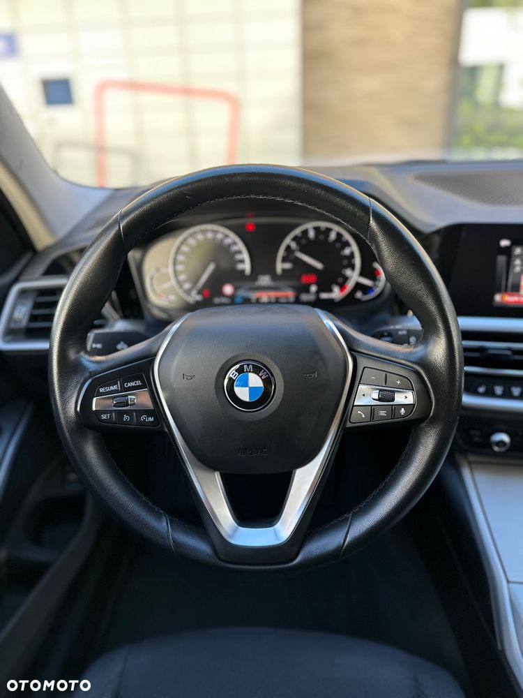 BMW Seria 3 318d Touring Advantage - 35
