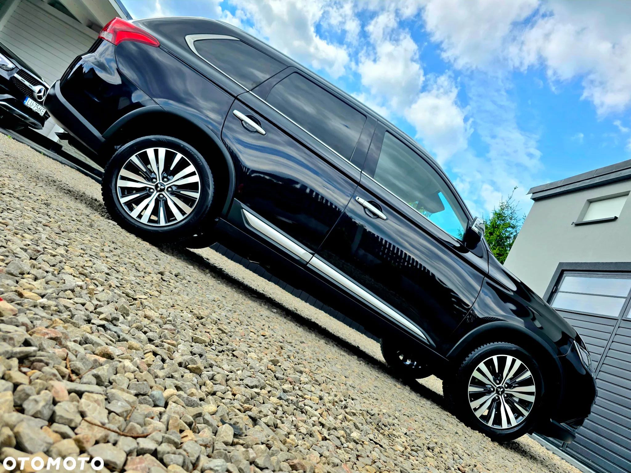 Mitsubishi Outlander 2.0 Instyle + 4WD CVT - 38