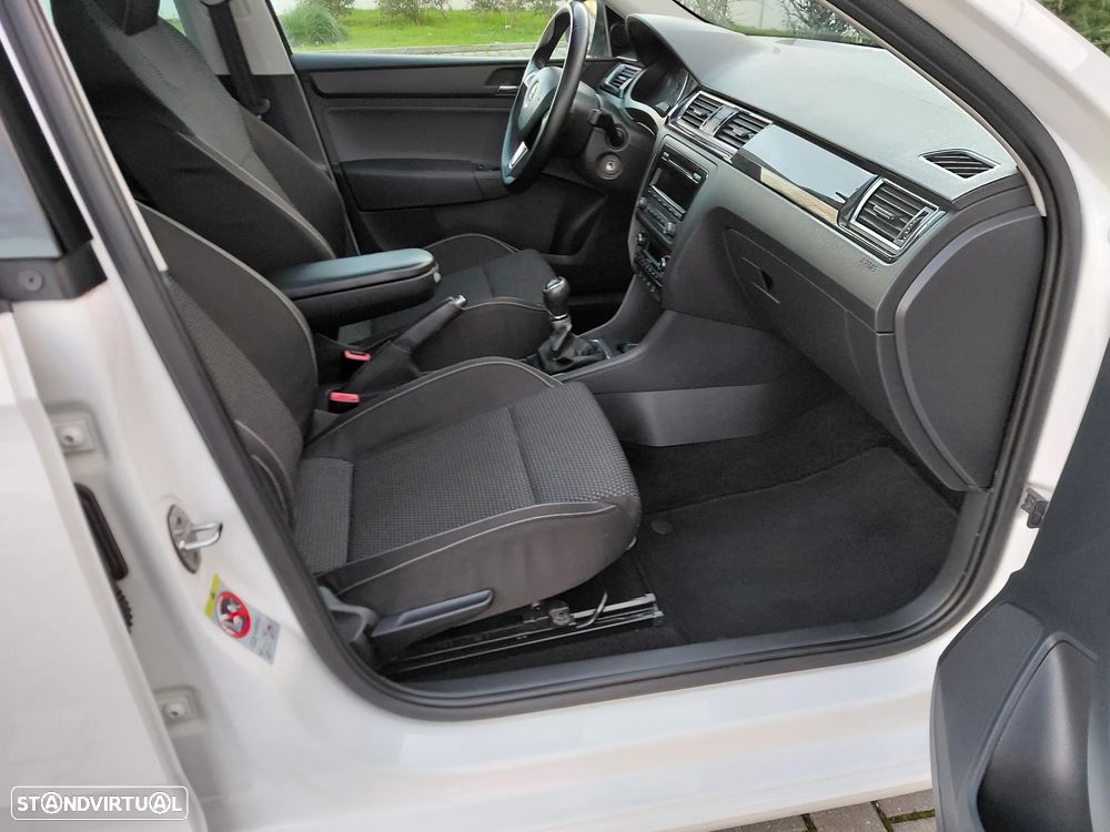 Skoda Rapid Spaceback 1.6 TDi Elegance - 8