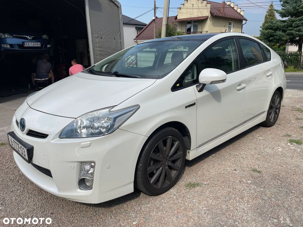 Toyota Prius (Hybrid) Executive - 6