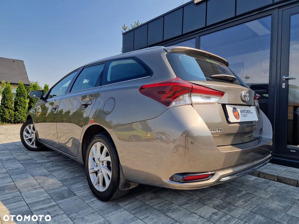 Toyota Auris 1.6 Freestyle - 3