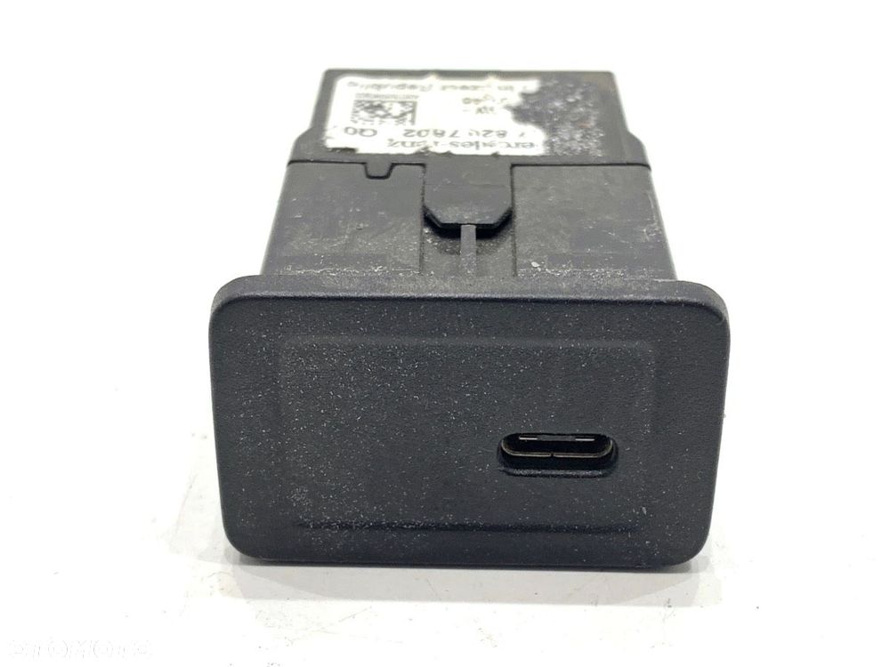 GNIAZDO USB  MERCEDES-BENZ eSPRINTER Skrzynia (B910) 2020 - 2022 Electric (910.633) 85 kW [116 KM] - 1
