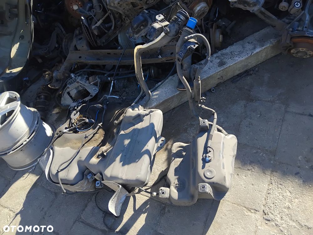 Zbiornik adblue Passat b8 3Q0.131.887.D - 1