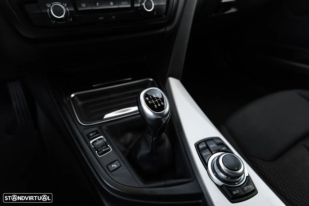 BMW 320 d Blue Performance - 32