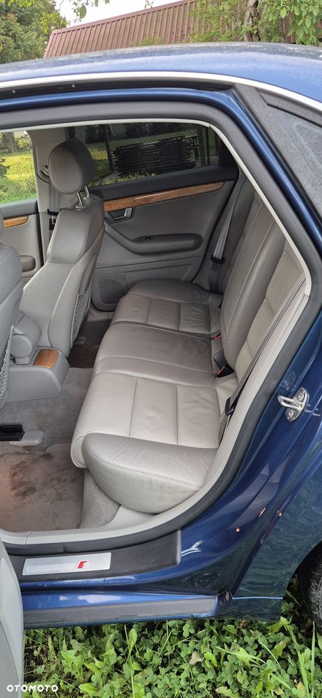 Audi A4 Limousine - 8