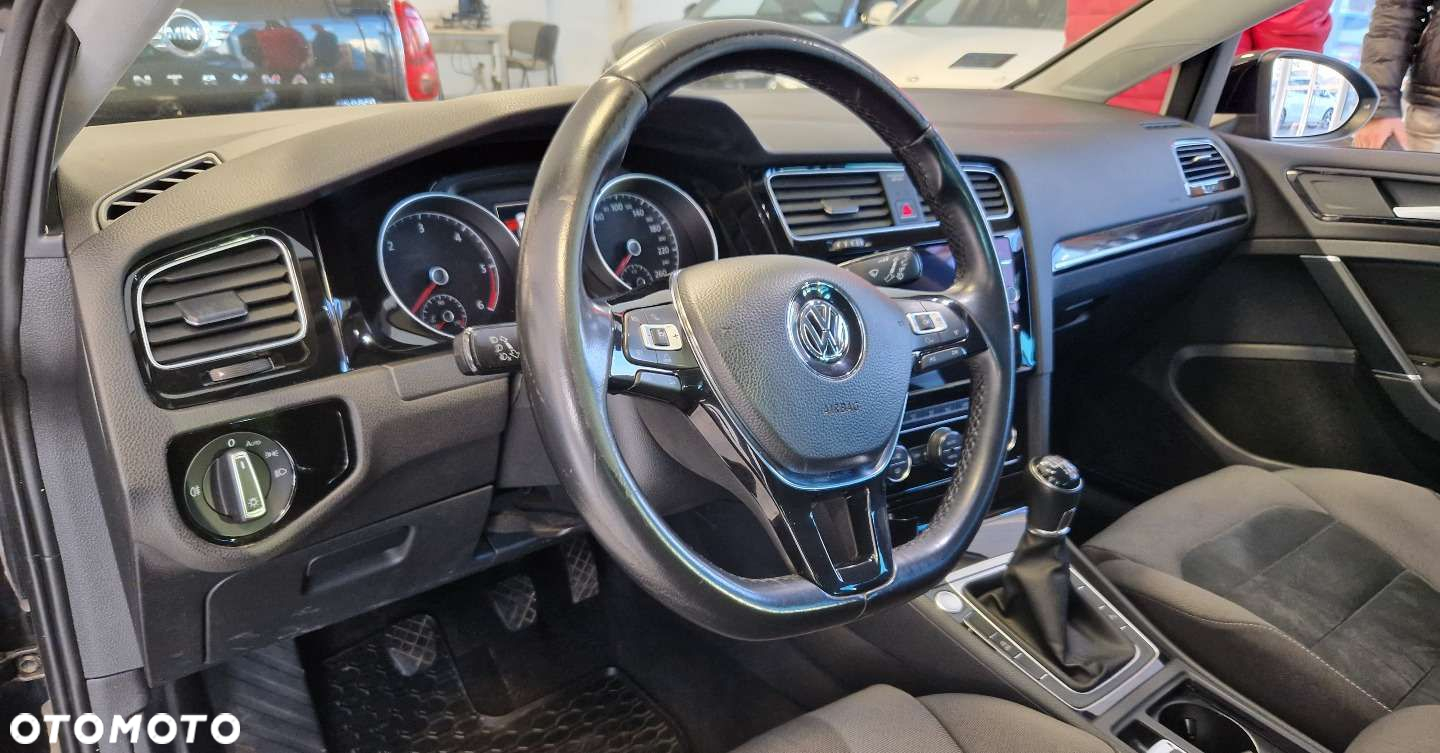Volkswagen Golf - 21