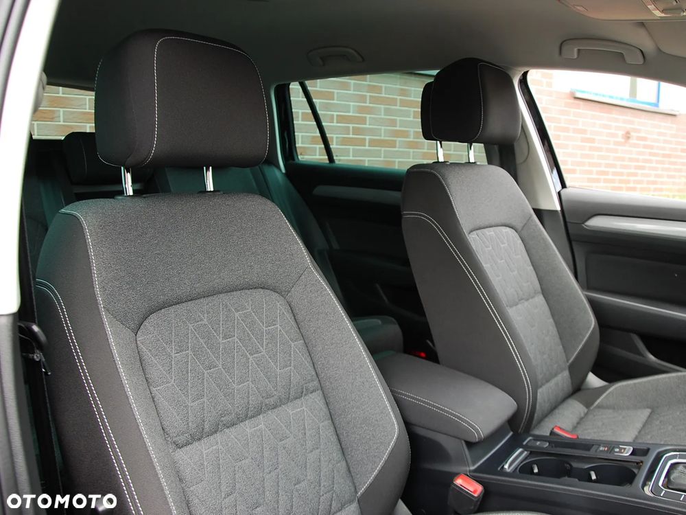 Volkswagen Passat 2.0 TDI EVO Business DSG - 27