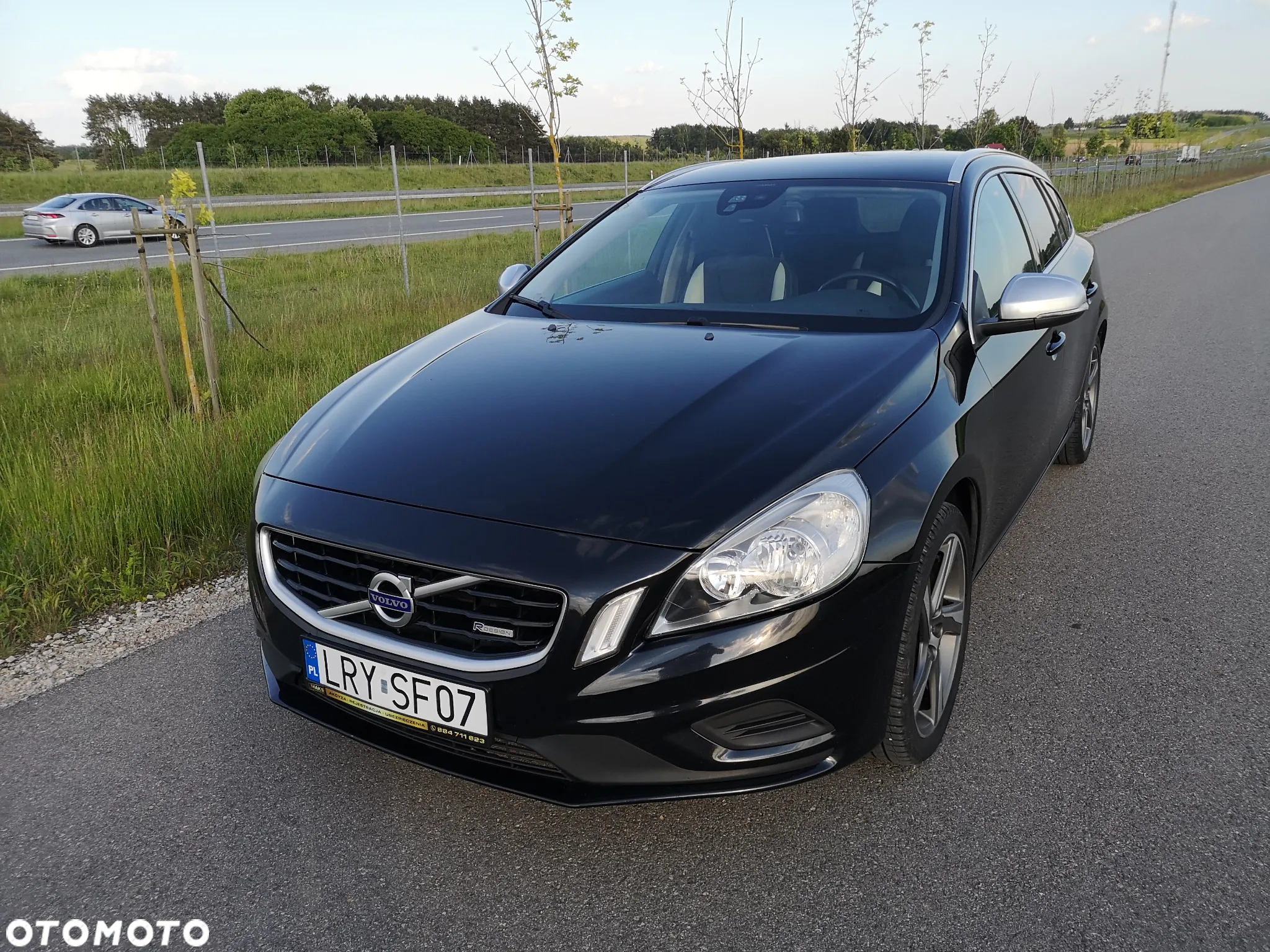 Volvo V60 T3 R-Design - 9