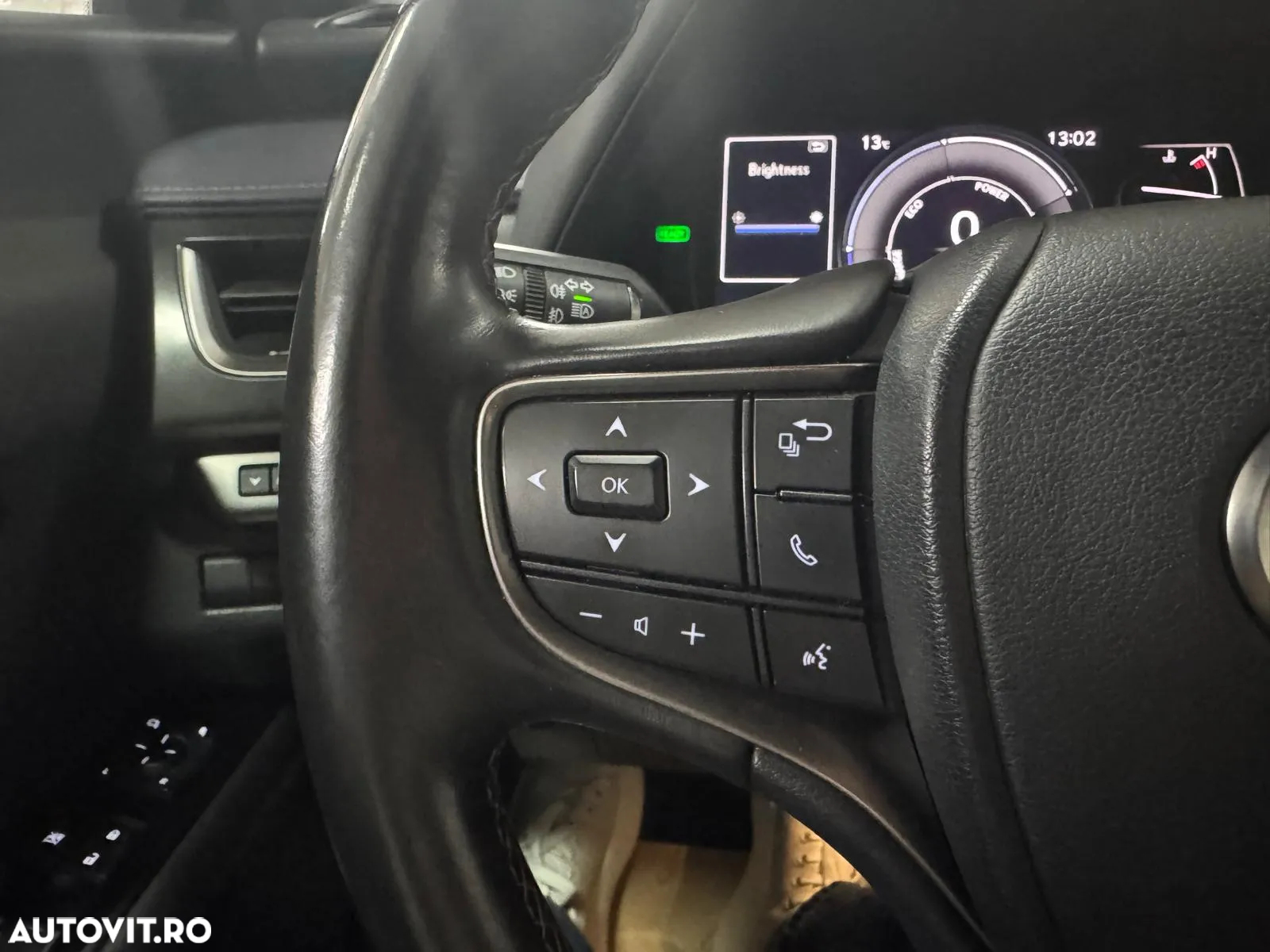 Lexus UX 250h 2.0L HEV 20H- (178 HP) 4X4 CVT Special Edition - 14