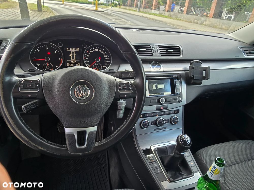 Volkswagen Passat 2.0 TDI BlueMotion Technology Comfortline - 14