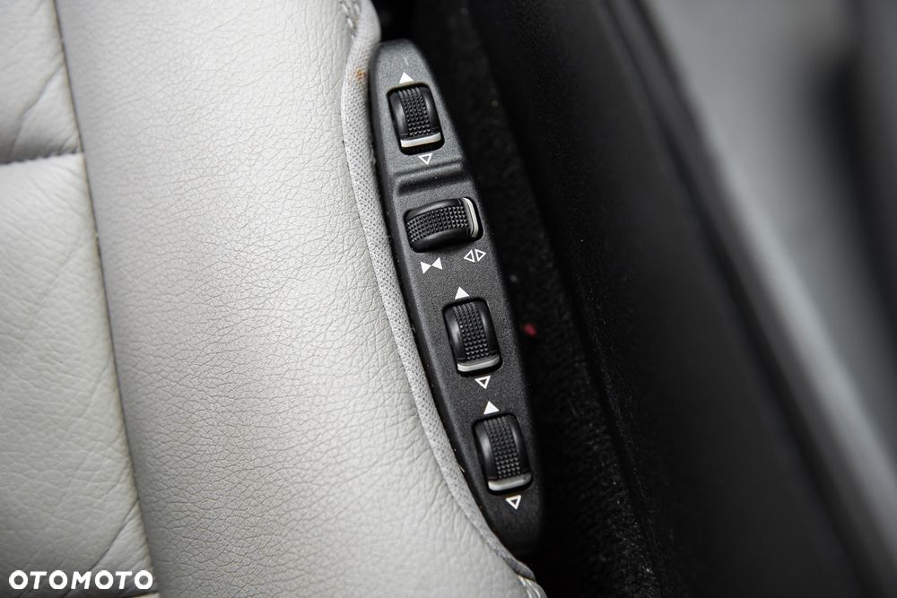 Mercedes-Benz Klasa C 350 CDI DPF 4Matic 7G-TRONIC Avantgarde - 22