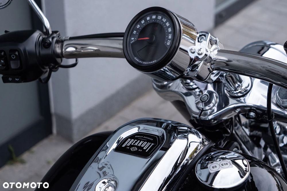 Harley-Davidson Softail Breakout - 8