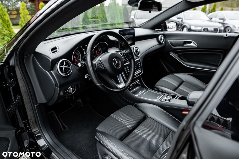 Mercedes-Benz CLA 250 4Matic 7G-DCT Sport - 17