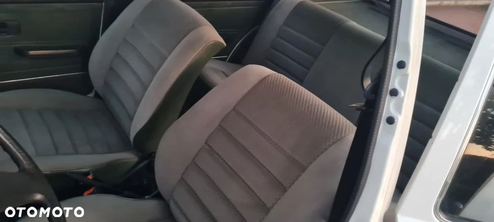 Volkswagen Golf 1.1 - 30