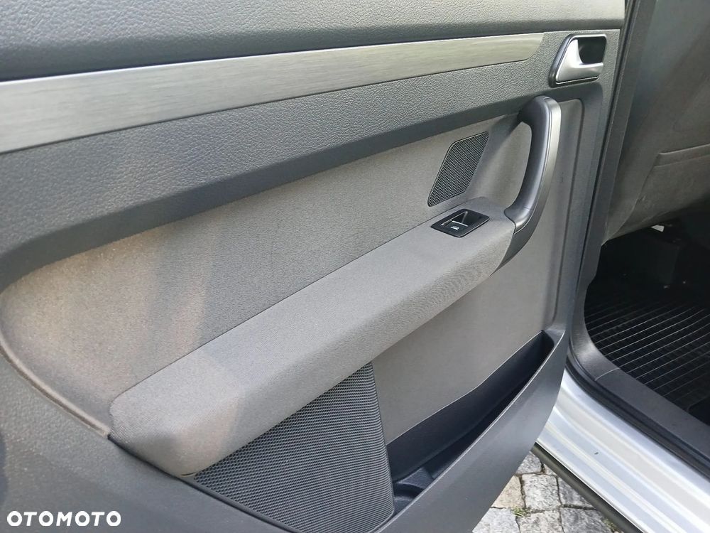 Volkswagen Touran - 33