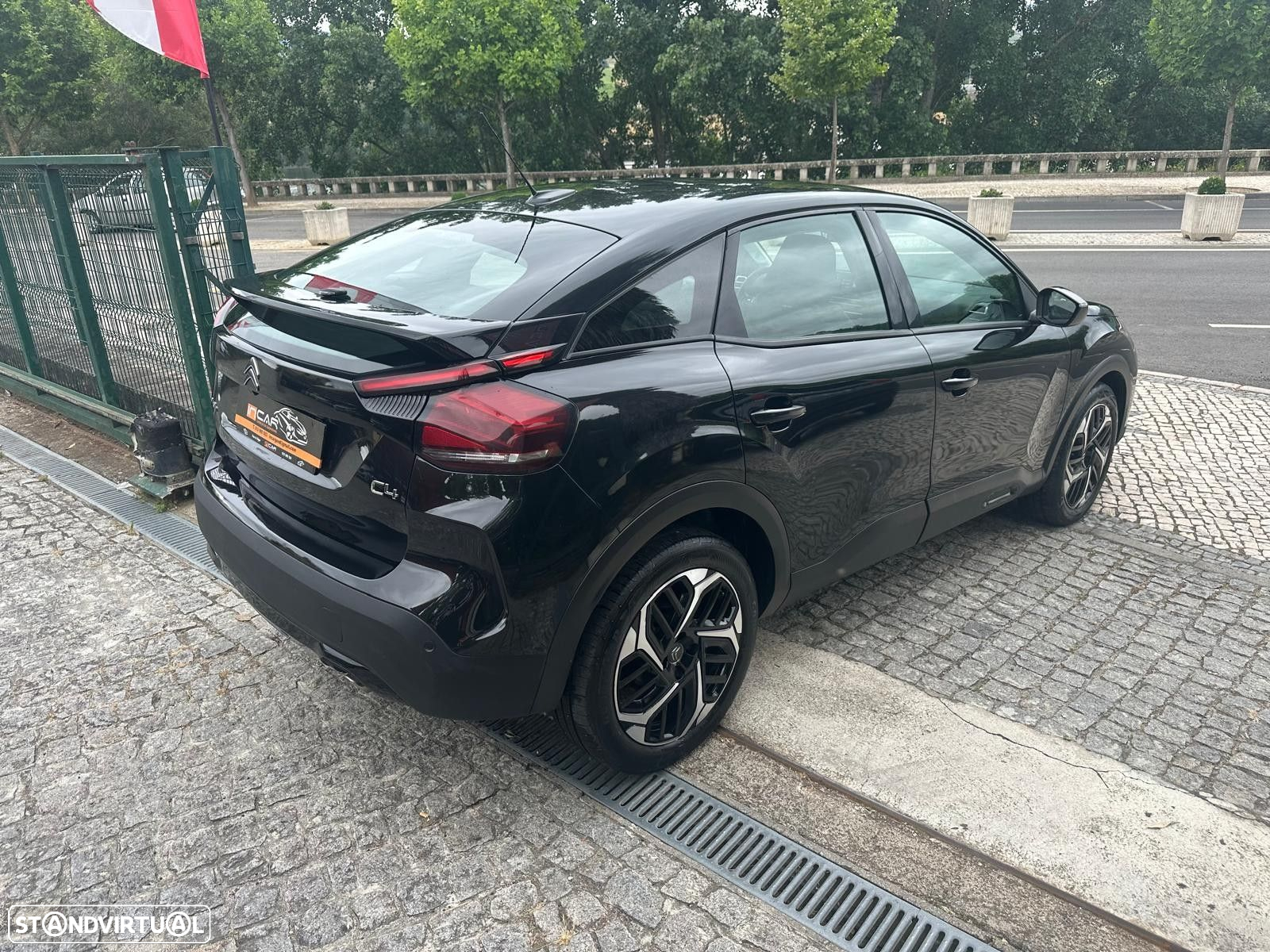 Citroën C4 1.2 PureTech Shine - 2