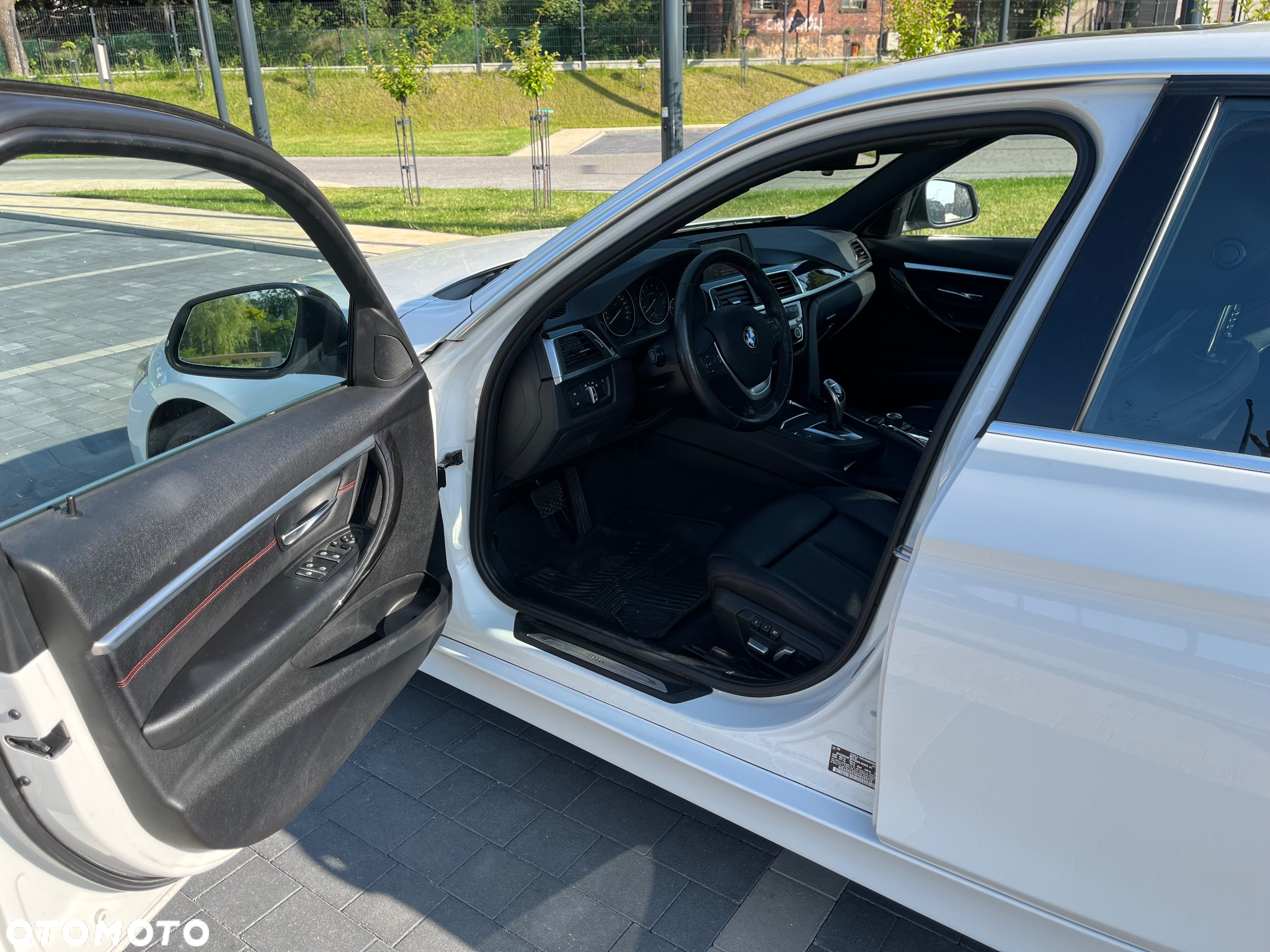BMW Seria 3 330i xDrive Sport Line Shadow - 13