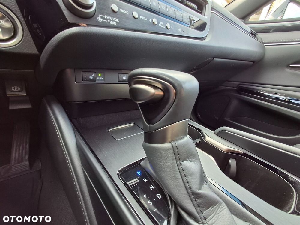 Lexus ES 300h Business Edition - 20