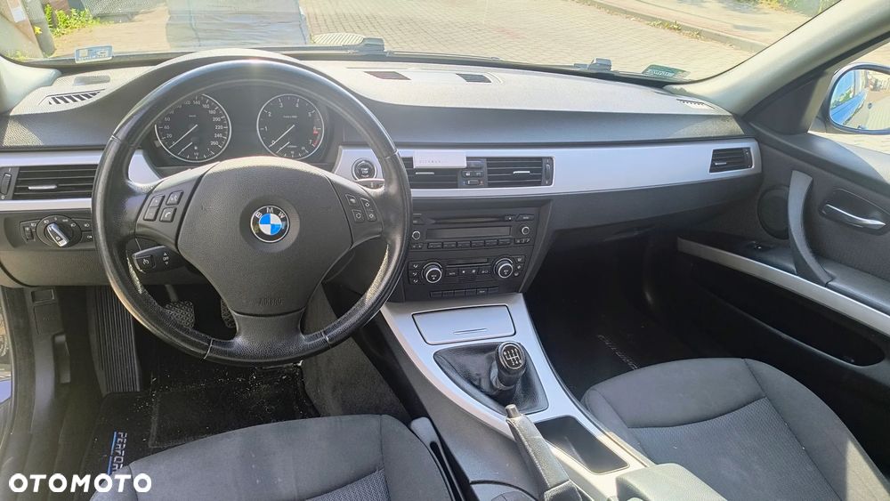 BMW Seria 3 318i - 9