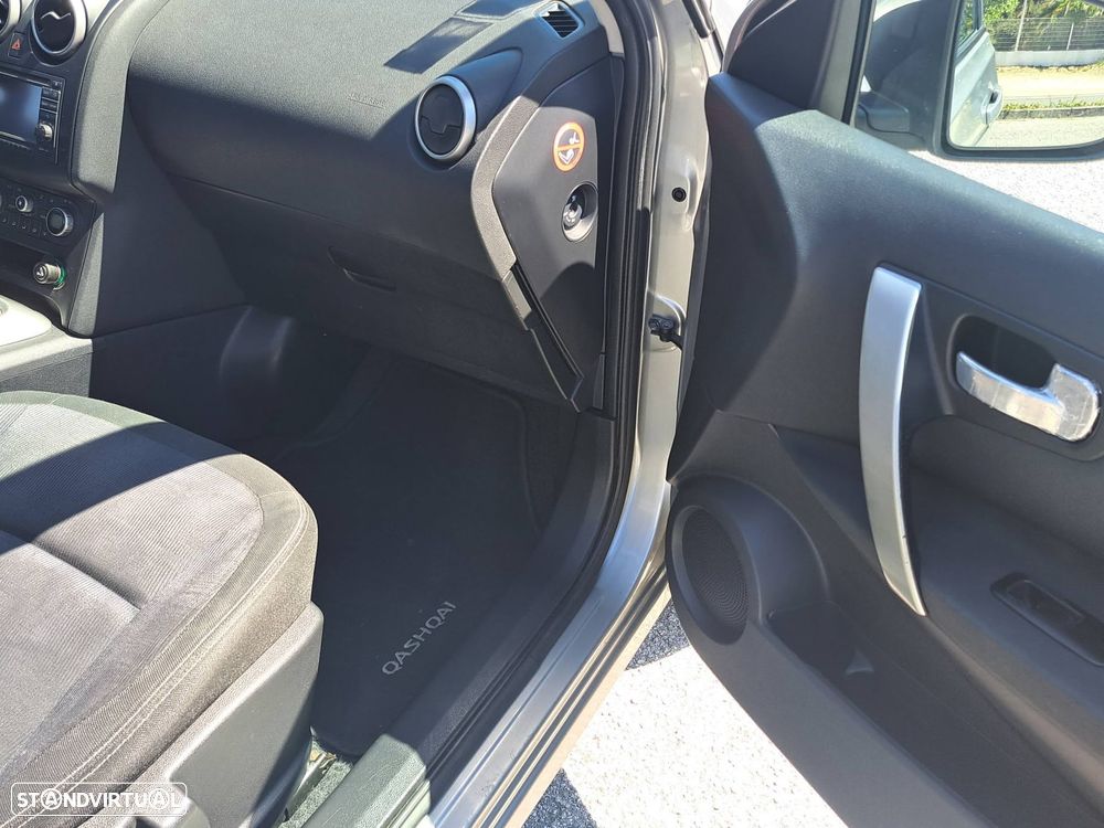 Nissan Qashqai 2.0 dCi 4 x 4 DPF Aut tekna - 23