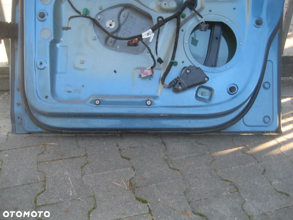 vw golf V 5 plus drzwi przód prawe kod lakieru LA5S - 11