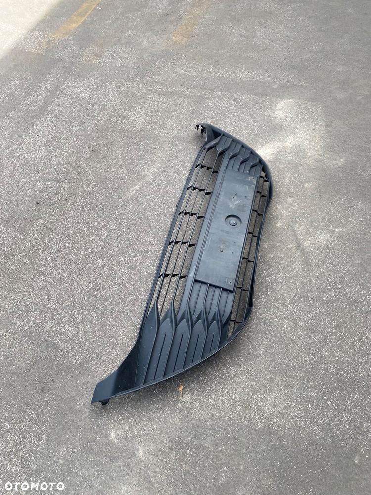 TOYOTA YARIS 3 III Lift 17-  krata środkowa ZDERZAKA przedniego ATRAPA PRZEDNIA grill  KRATKA W ZDERZAK  przedni wlot powietrza przód 53102-0D120  53112-0D820  6319-A291 - 4