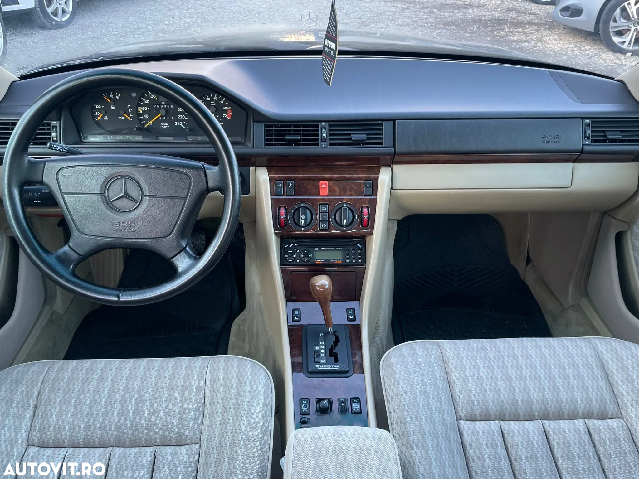 Mercedes-Benz E - 26