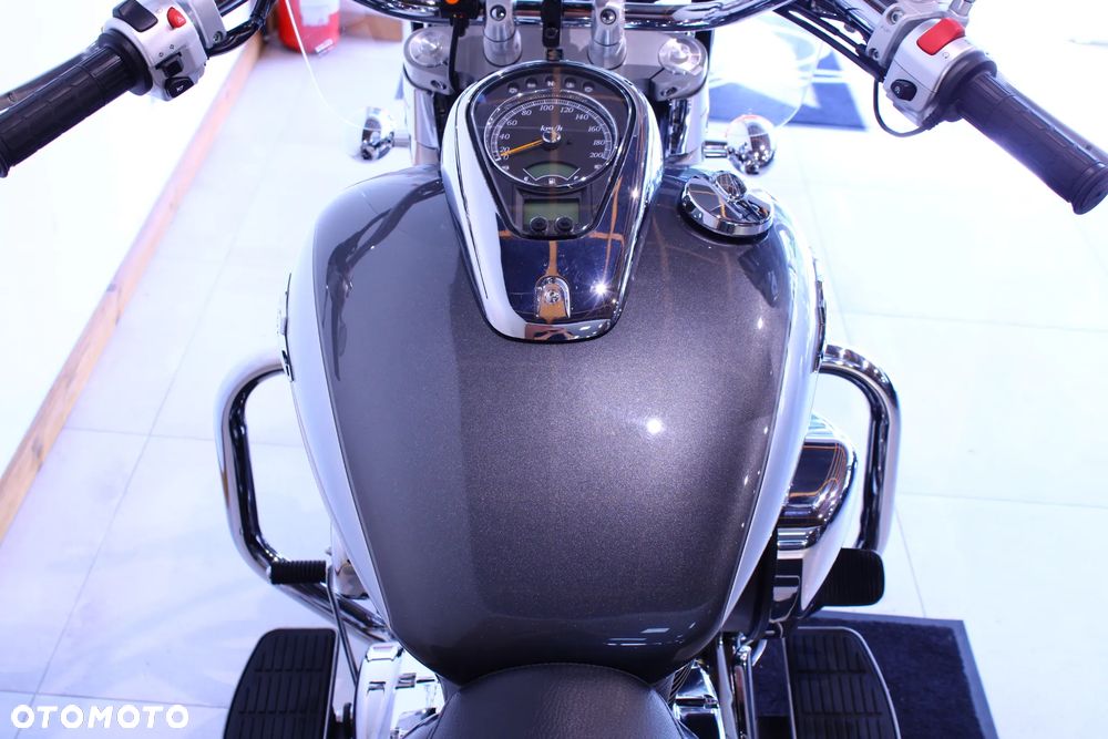 Suzuki Intruder - 14