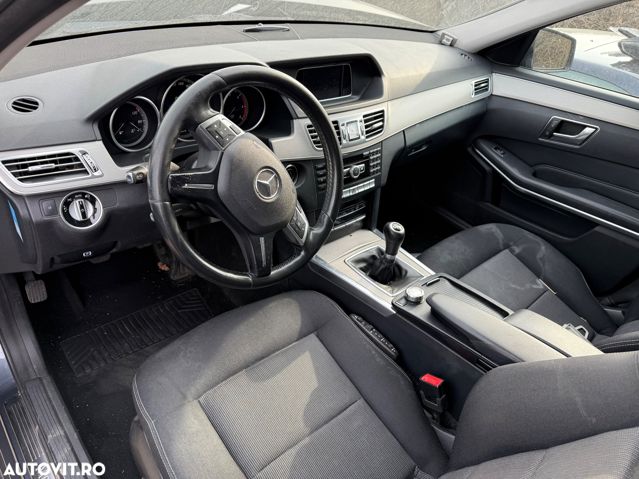 Dezmembrez mercedes e class w212 T Turing 200cdi  2015 om651 culoare 755 (Gri tenorit - vopsea metalizată) euro 6 cu AdBlue  cu volan pe stanga - 4