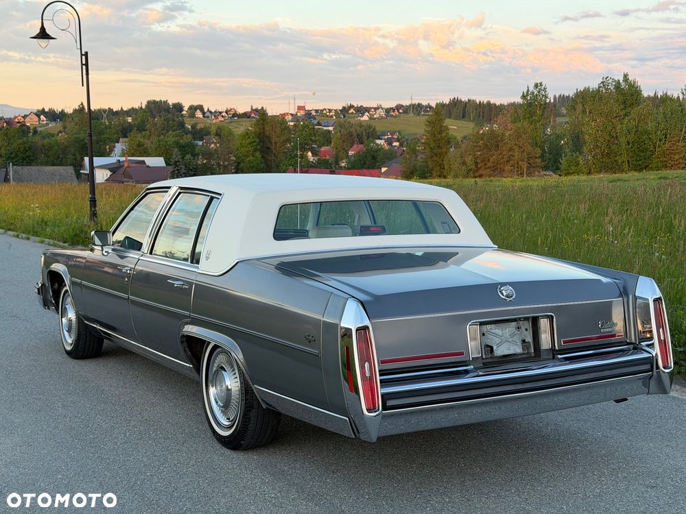 Cadillac Brougham - 7