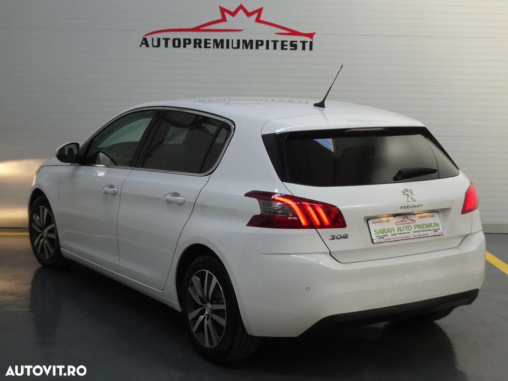Peugeot 308 1.2 L PureTech Turbo S&S Allure - 9