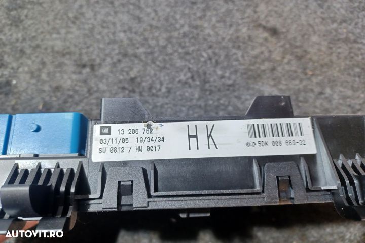 Panou sigurante si relee 13206762 Opel Astra H [2004 - 2007] wagon 1. - 4