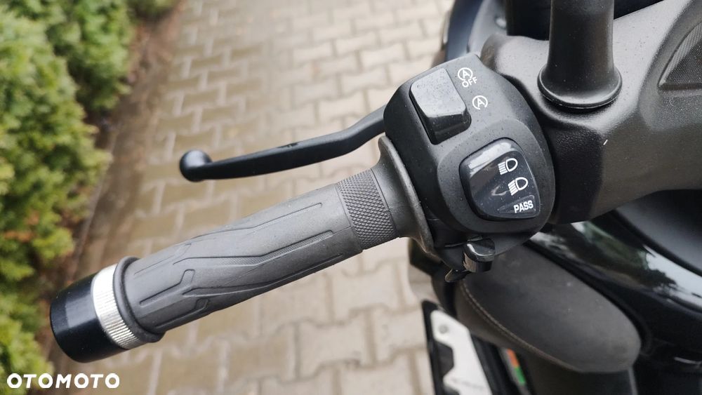 Yamaha X-max - 8