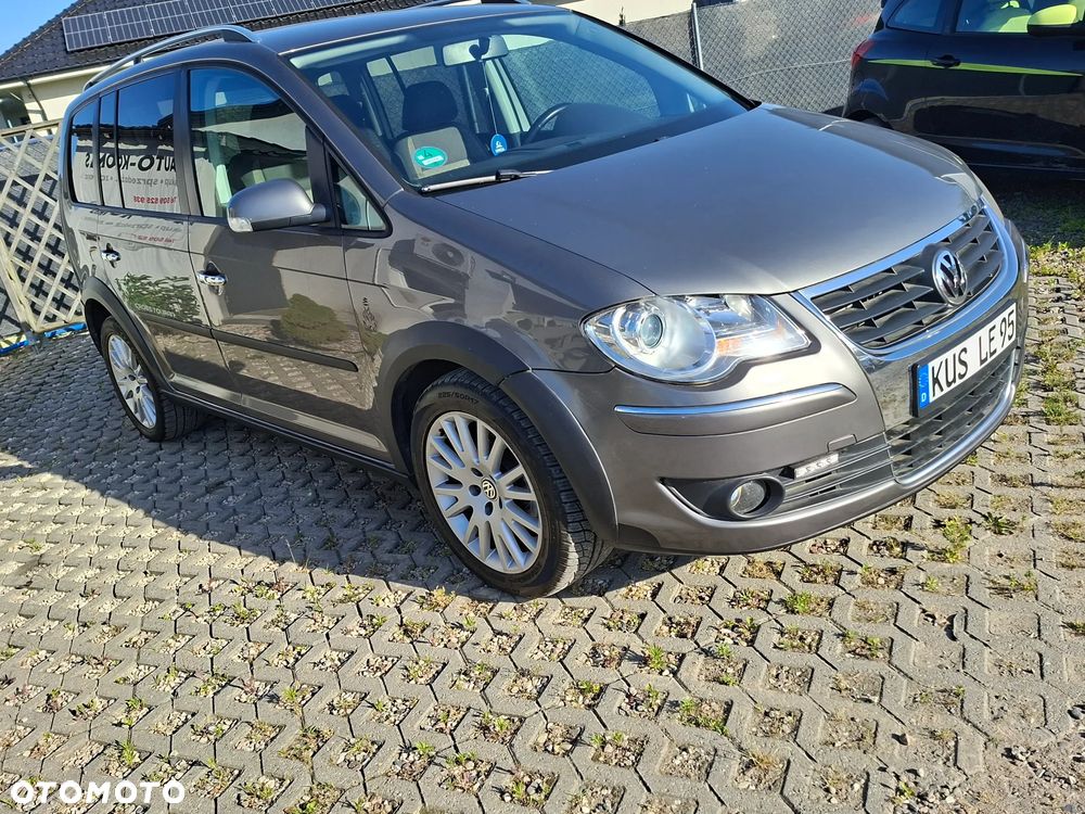 Volkswagen Touran 1.9 TDI DPF Blue Motion Conceptline - 9