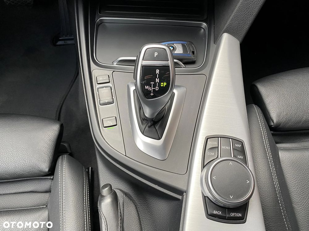BMW Seria 3 320d xDrive M Sport - 31