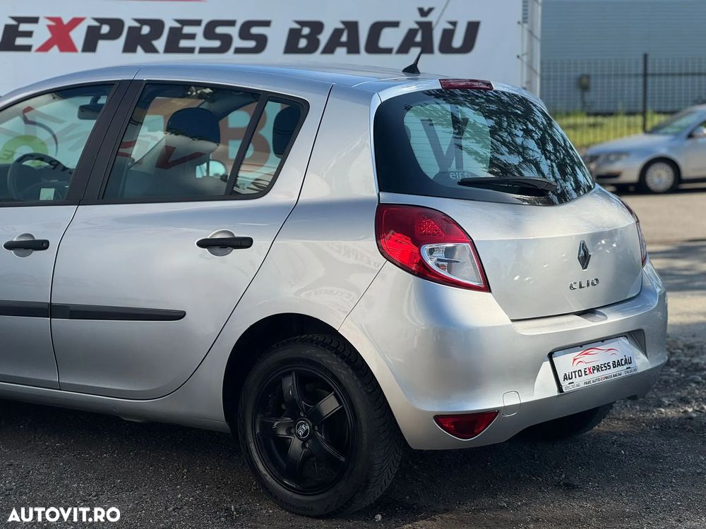 Renault Clio 1.2 16V 75 Collection - 22