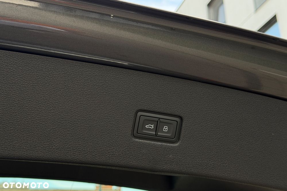 Audi Q8 55 TFSI e Quattro Tiptronic - 33