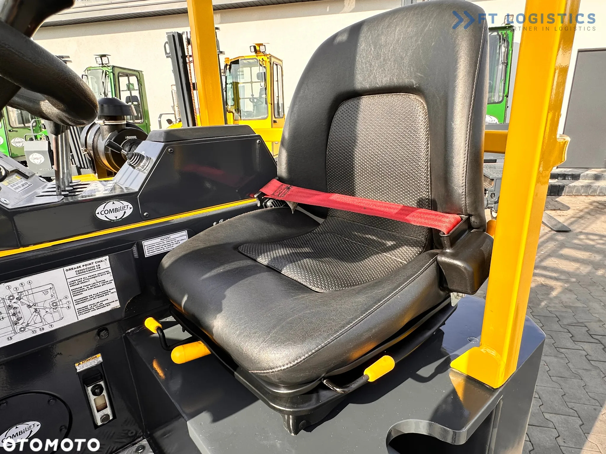 Combilift C3000CB / GAZ / TRIPLEX / 4900MM / WOLNY SKOK / POZYCJONER / PRZESUW WIDEŁ / JAK NOWY - 30