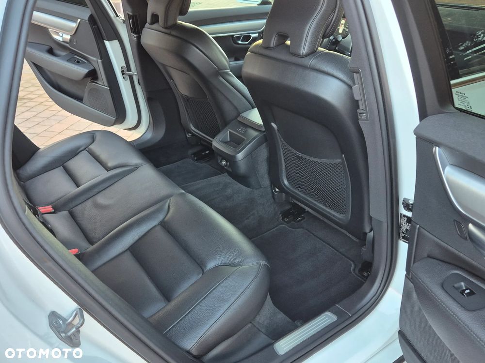Volvo S90 D4 SCR Momentum Pro - 24