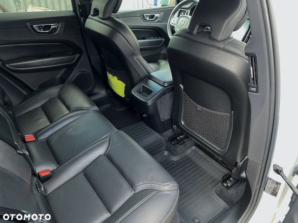 Volvo XC 60 T5 AWD R-Design - 18