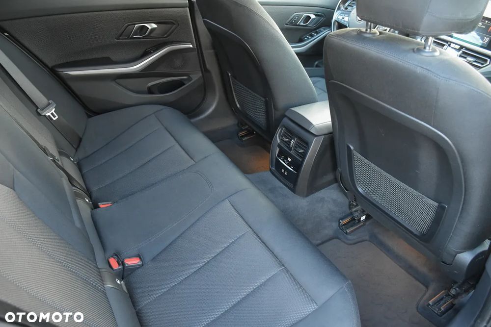 BMW Seria 3 320d Sport Line Shadow sport - 33