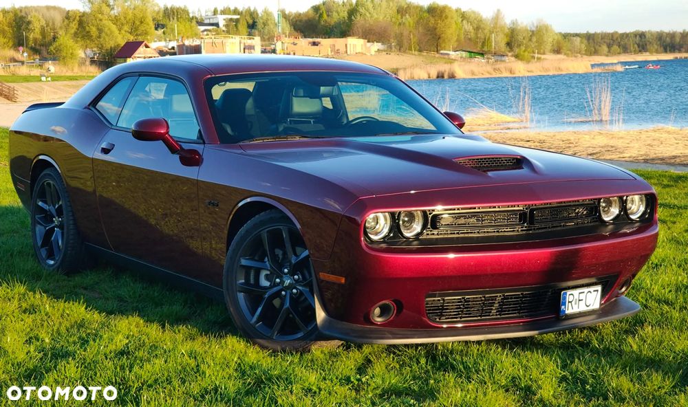 Dodge Challenger - 2