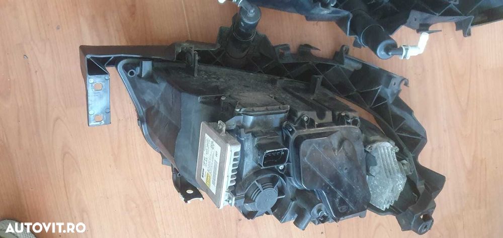 Far stanga dreapta BMW Seria 3 E90 E91 facelift LCI bixenon adaptive - 6